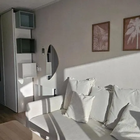 Apartmán With Balcony Facing The Port